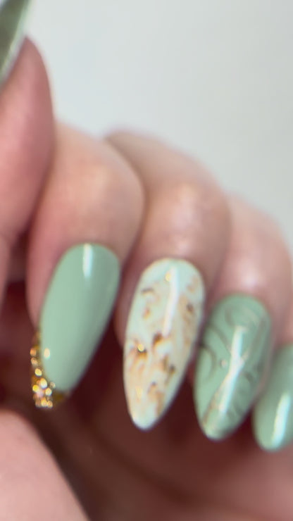 💚🧝🏻‍♀️"THE LUMINOUS ELF” 🧝🏻‍♀️💚